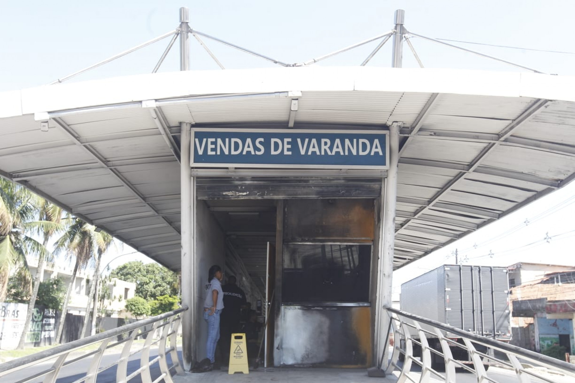 Estação Vendas de Varanda, em Santa Cruz, vai precisar trocar componentes estruturais após ataques - Reginaldo Pimenta/Agência O Dia