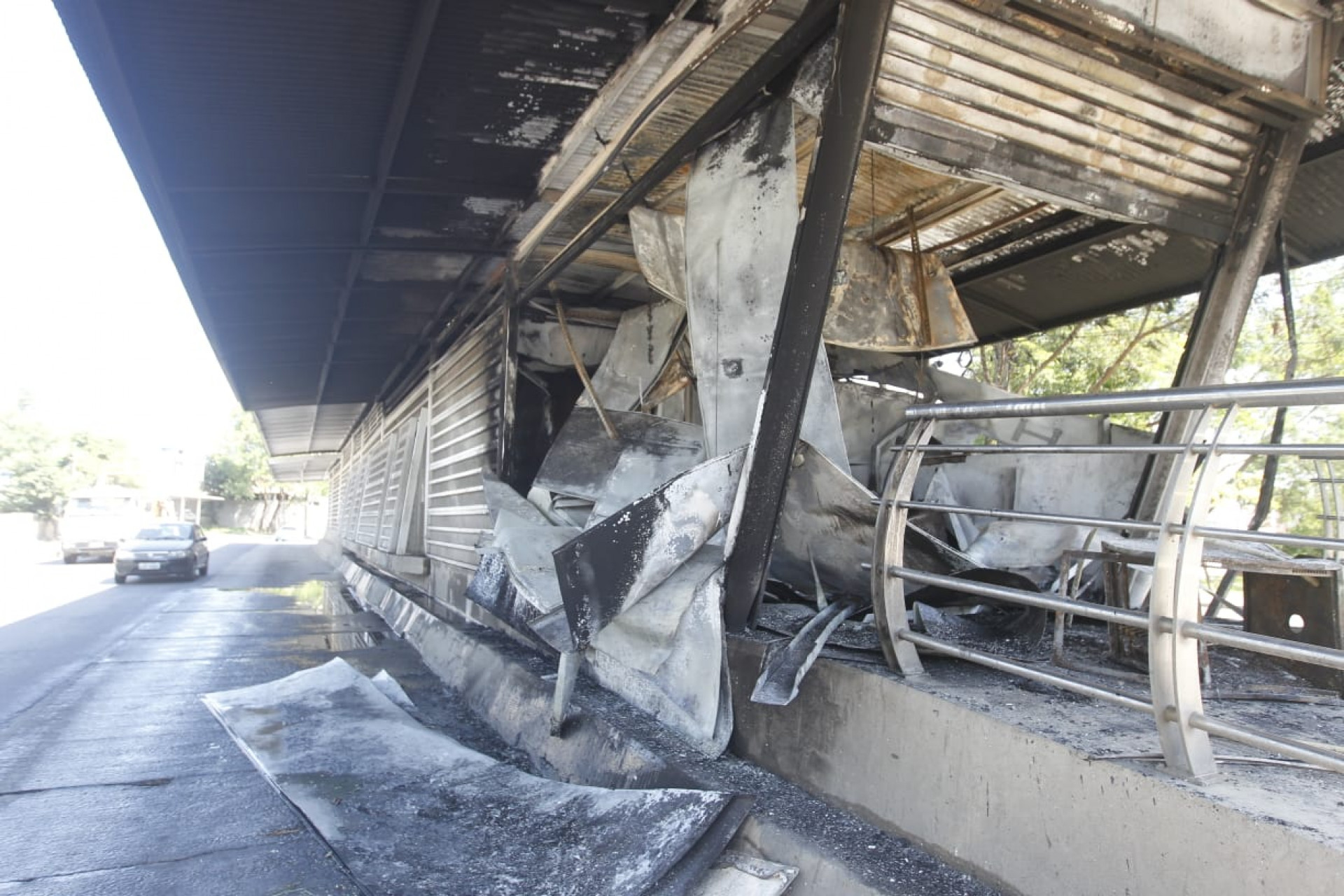 Esta&ccedil;&atilde;o Santa Veridiana, em Santa Cruz, ficou destru&iacute;da nos ataques de milicianos - Reginaldo Pimenta/Ag&ecirc;ncia O Dia
