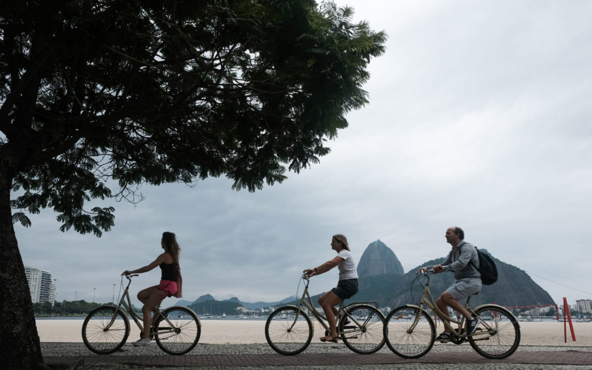 Céu nublado com previsão de chuva fraca a moderada isolada