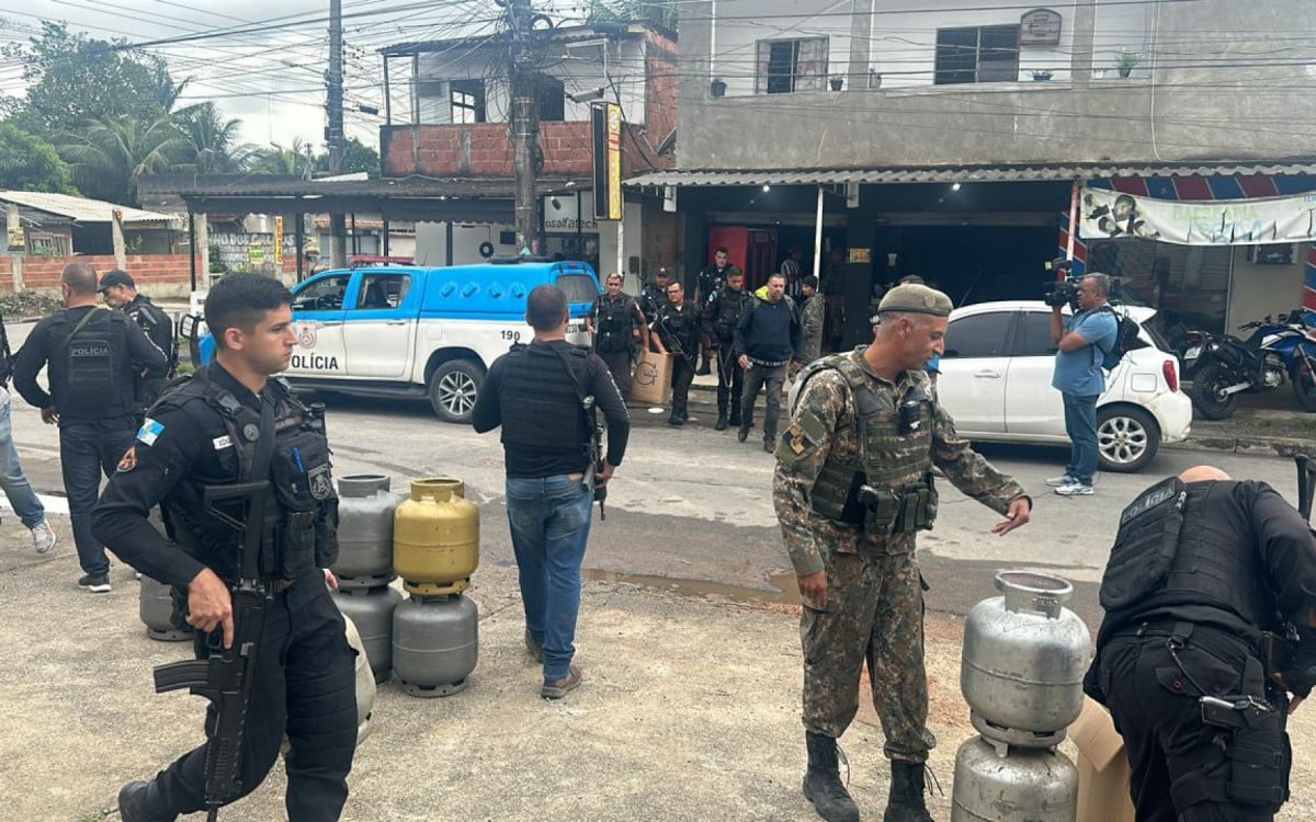 PMs atuaram em depósitos irregulares de distribuição de botijões de gás - Divulgação/Polícia Militar