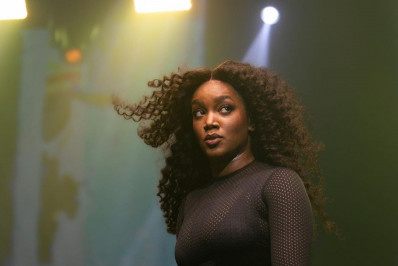 Iza é criticada após torcer para cartão virar antes de comprar: 'Me poupe'