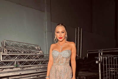 Carla Diaz aposta em look cintilante para apresentar Prêmio Jovem Brasileiro: 'Que honra'