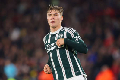 Centroavante do Manchester United evita comparações com Haaland: 'Melhor atacante do mundo'