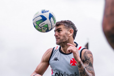 Jair e Vegetti aumentam lista de desfalques do Vasco para o jogo contra o Cuiabá