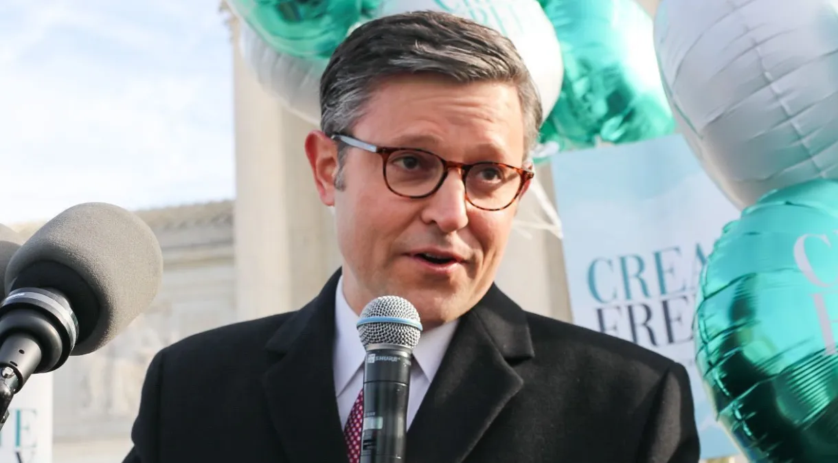 Mike Johnson é reeleito presidente da Câmara dos EUA