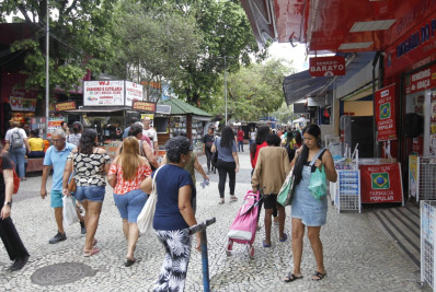 Lojas do Calçadão de Campo Grande reabrem após ataques na Zona Oeste