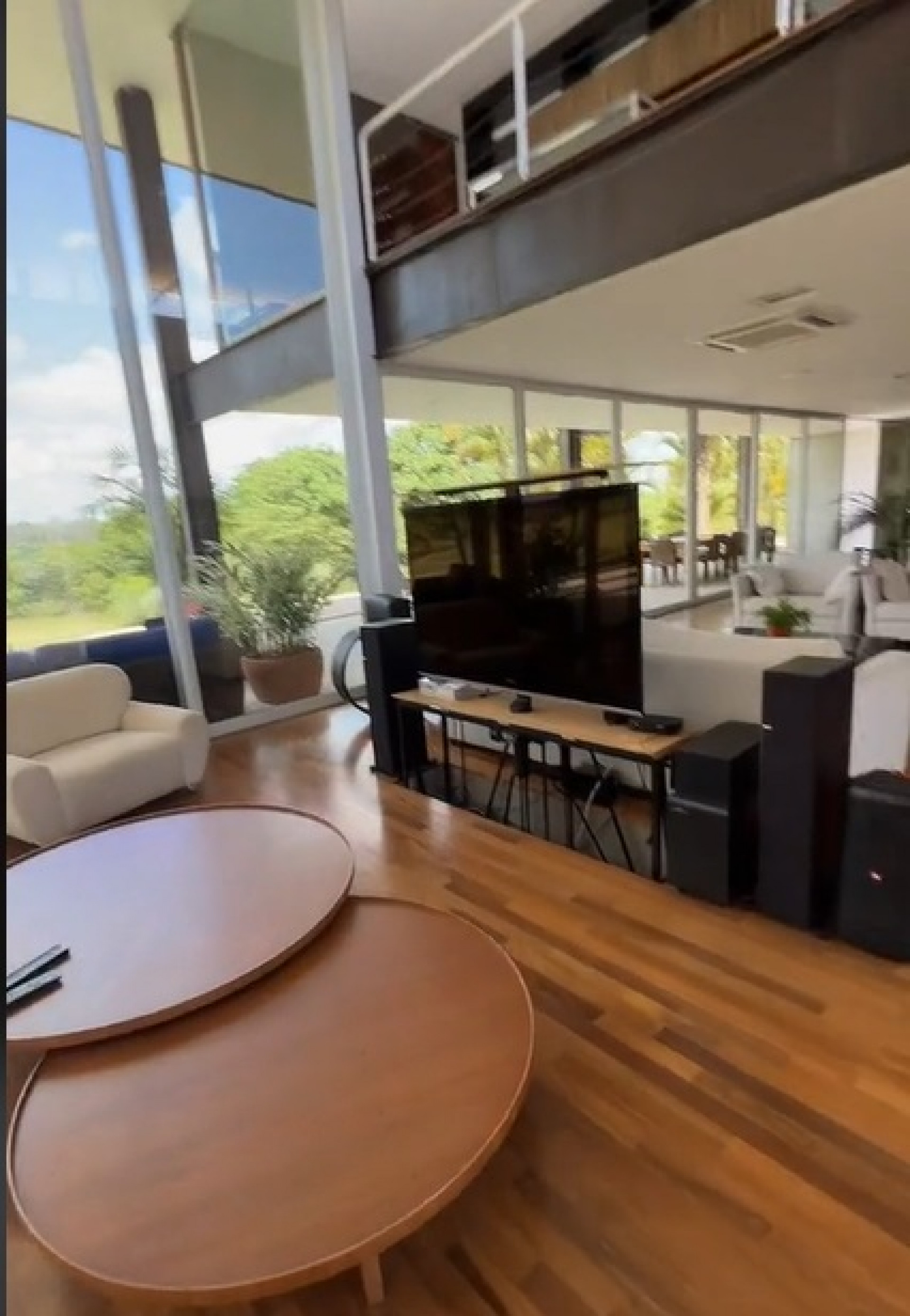 Antonia Morais faz tour pela casa da família em Brasília - Reprodução de vídeo