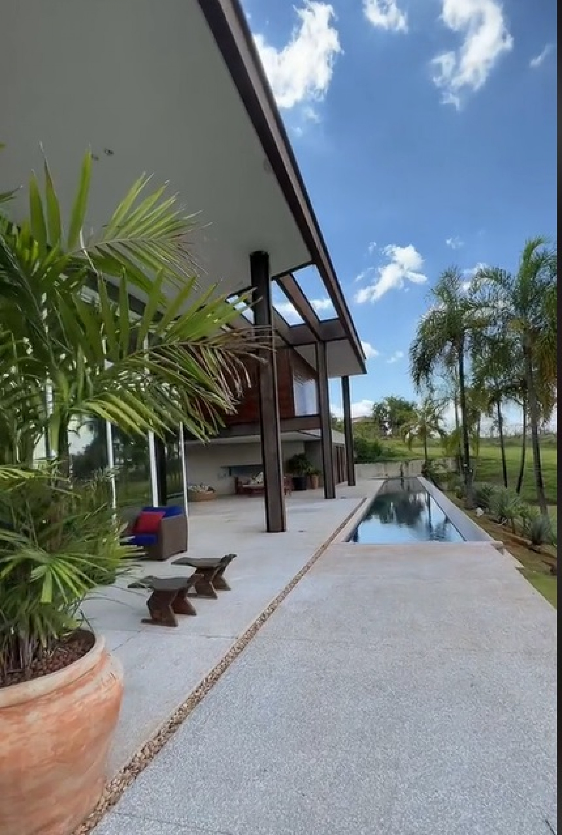 Antonia Morais faz tour pela casa da família em Brasília - Reprodução de vídeo