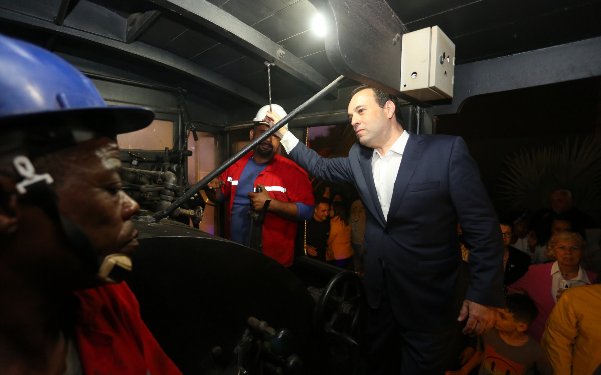 Prefeito André Português no resgate histórico da Maria Fumaça