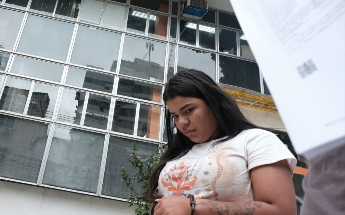 Yasmin dos Santos, de 18 anos, foi presa em flagrante por roubo