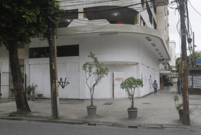 Pontos físicos perdem força com bancos e transações pela web sobem; medida pode prejudicar parte dos clientes