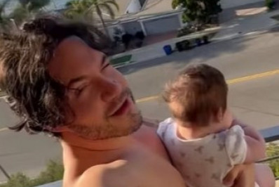 Eliezer mostra casa na praia em Malibu e ida ao mercado nos EUA