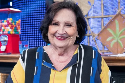 Dona Déa Lúcia revela que está namorando e prova que não existe idade para ser feliz