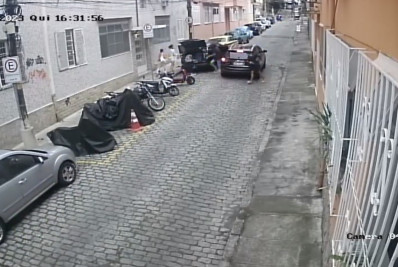 Vídeo: criminosos assaltam e tentam sequestrar mulher na Zona Sul