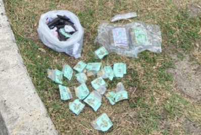 Dois homens e um adolescente são capturados com drogas na Região dos Lagos