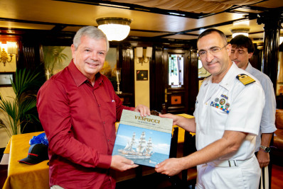 Axel Grael visita navio italiano e agradece homenagem à Niterói
