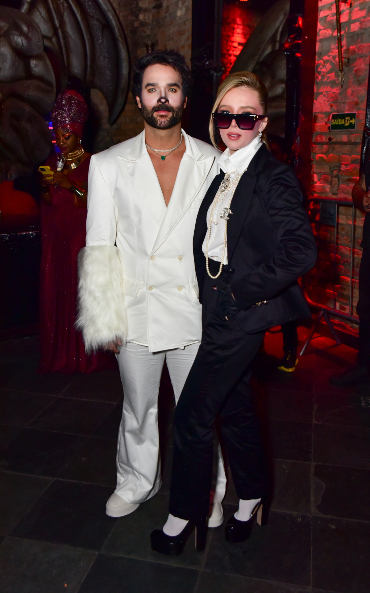 Du Nunes e Duda Reis como Choupette e Karl Lagerfeld respectivamente