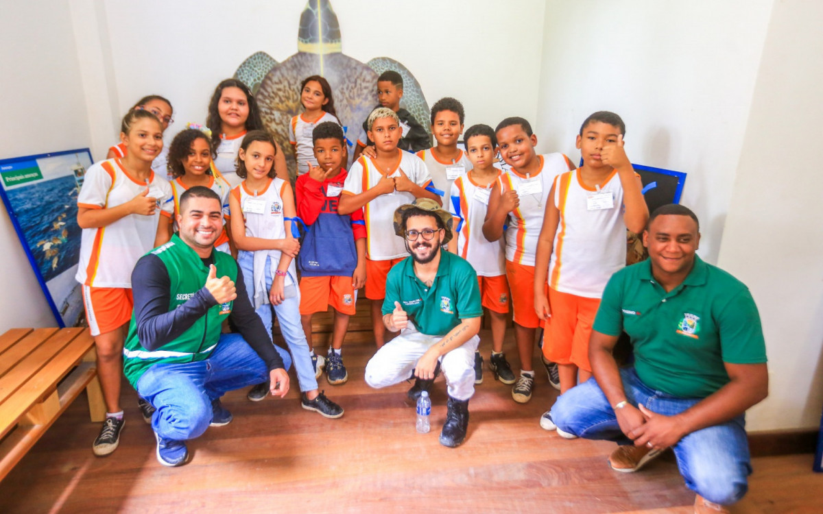 Izabelle Gonçalves, da escola Municipal Bairro das Graças, se encantou com a coruja da igreja