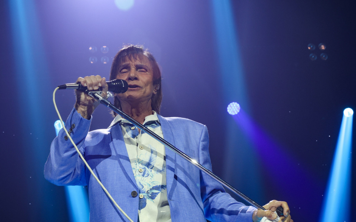Roberto Carlos faz show em São Paulo na noite de quinta-feira