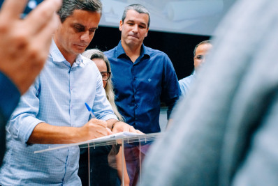 Prefeitura entrega 150 primeiros contratos a Microempreendedores Individuais