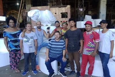 Artistas de Parintins (AM) desembarcam para confeccionar esculturas da Inocentes de Belford Roxo