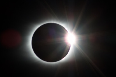 Região do Canadá declara estado de emergência para acompanhar eclipse solar total