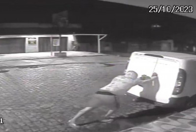 Criminosos furtam veículo de uma empresa em Rio Bonito