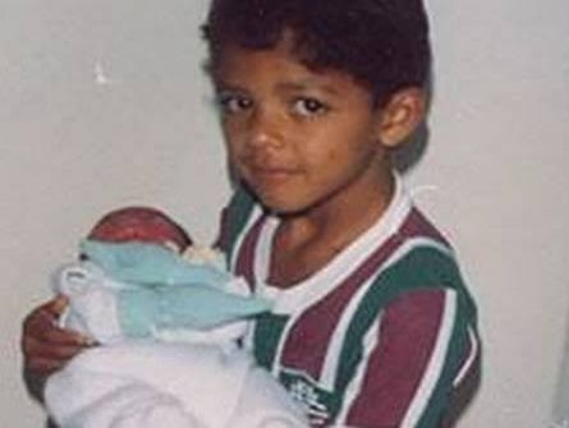 Foto de Felipe Melo com a camisa do Fluminense, quando criança, viralizou quando ele acertou com o clube - Arquivo Pessoal