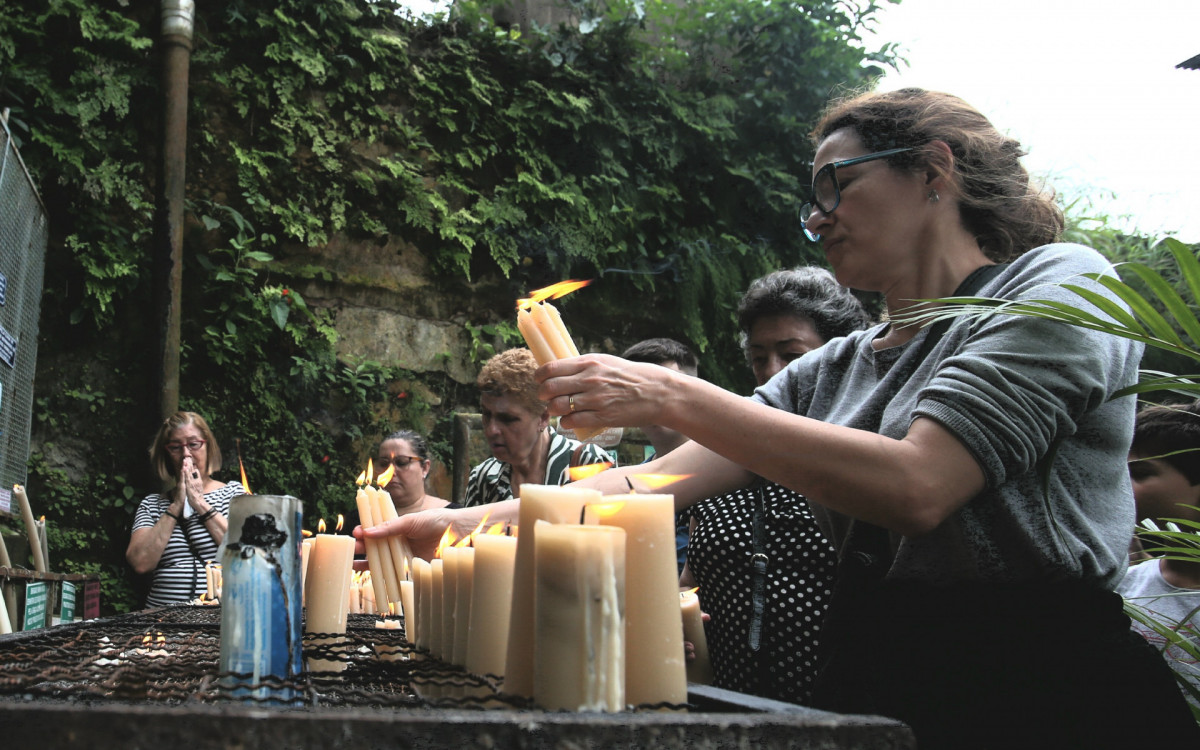 A m&eacute;dica Cristina Martins esteve no Santu&aacute;rio de S&atilde;o Judas Tadeu com a m&atilde;e, Marlene - Cleber Mendes
