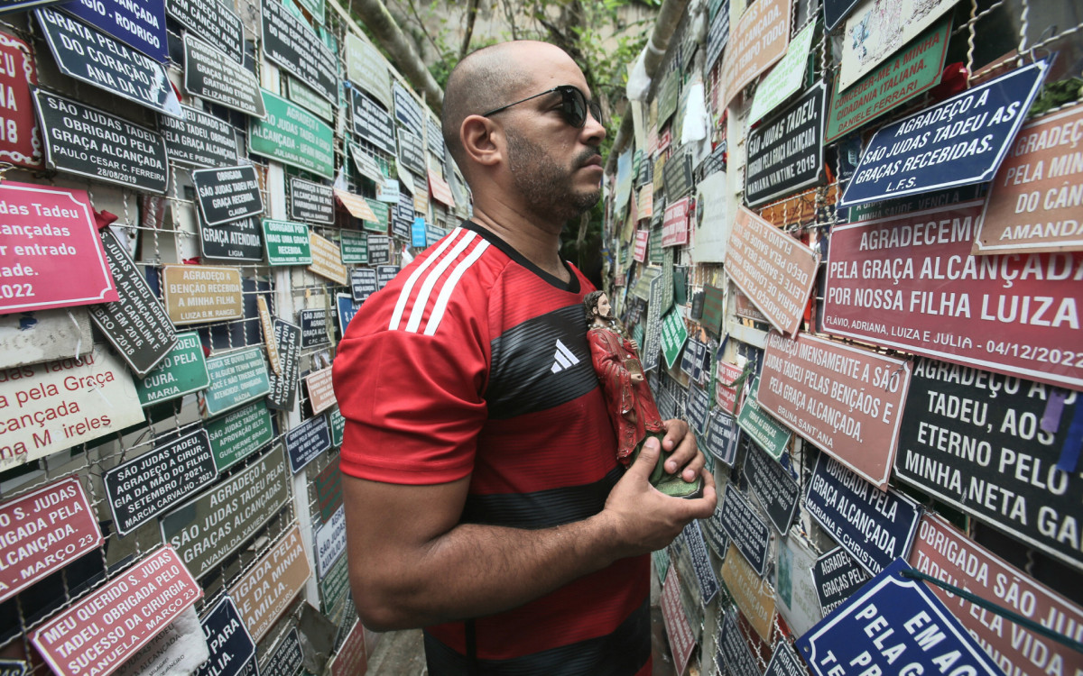 O flamenguista Marcus Eloy &eacute; devoto de S&atilde;o Judas Tadeu desde 2016 - Cl&eacute;ber Mendes/Ag&ecirc;ncia O Dia