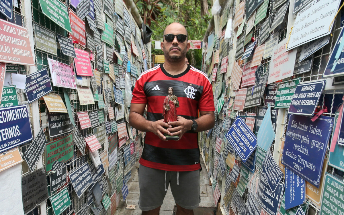 O flamenguista Marcus Eloy é devoto de São Judas Tadeu desde 2016 - Cléber Mendes