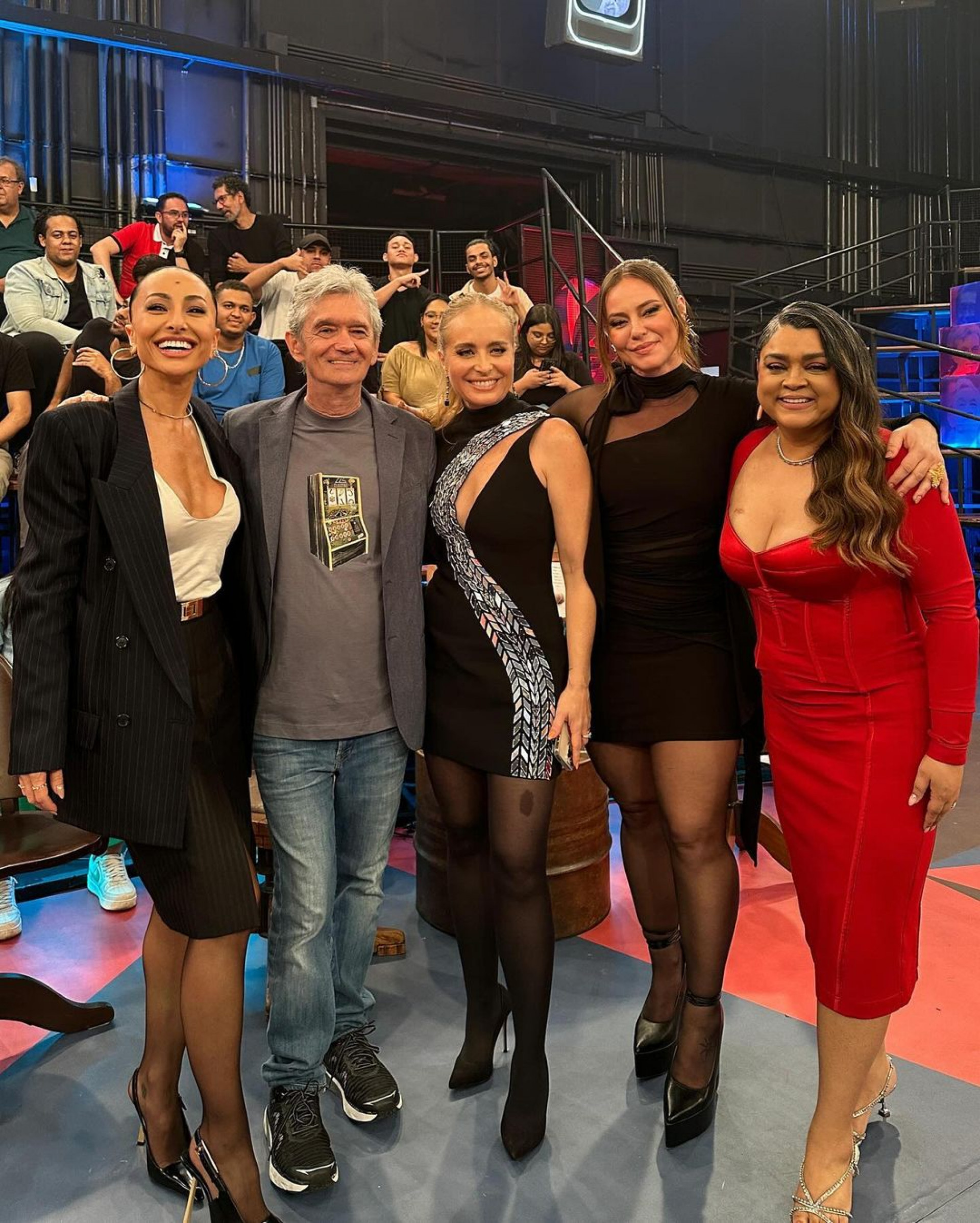 Preta Gil participa de gravação do programa 'Altas Horas' ao lado de Angélica, Sabrina Sato e Paolla Oliveira - Reprodução / Instagram