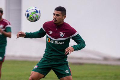 André admite foco do Fluminense no Mundial, mas lembra: 'Demos trabalho'