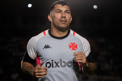 Medel, do Vasco, segue no Chile e é dúvida para clássico com o Fluminense