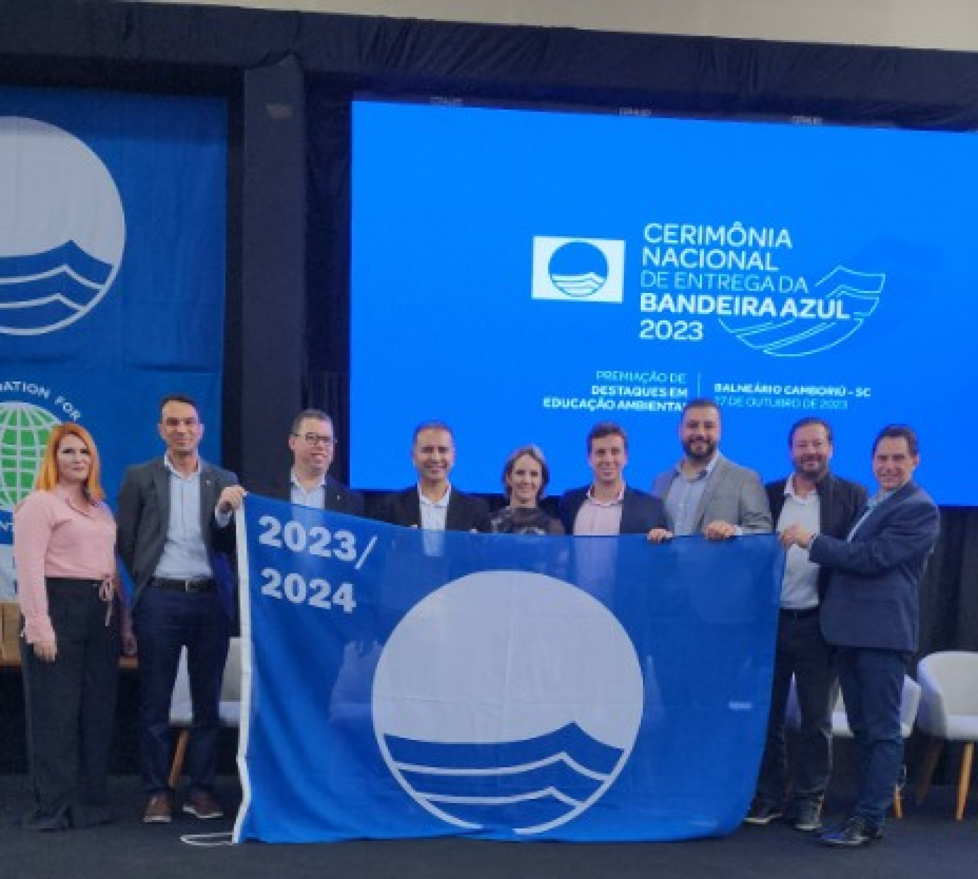 Vantoil Martins recebe Bandeira Azul - Divulgação/ Ascom