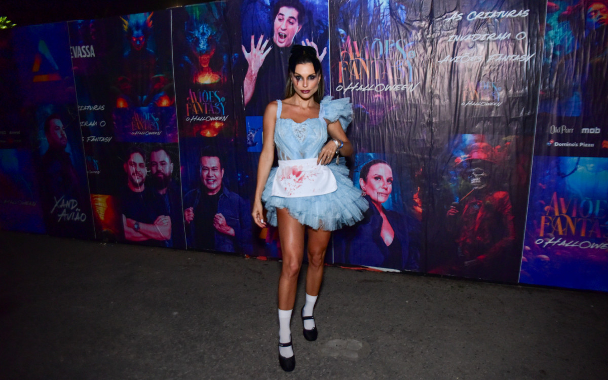 Ex-BBB Flávia Vianna no Aviões Fantasy