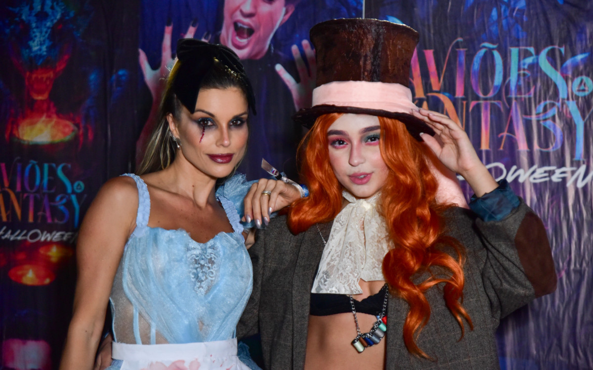 Ex-BBB Flávia Vianna e a filha no Aviões Fantasy