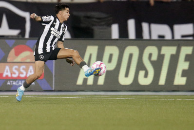 Segovinha, do Botafogo, apaga fotos de redes sociais após críticas e provocações