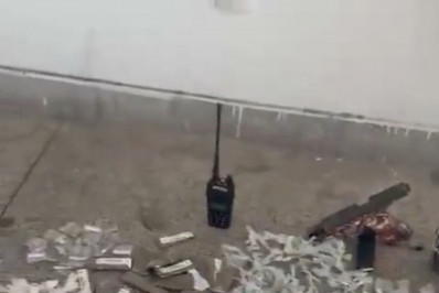 Dupla é presa com pistola, granada e entorpecentes, em Nova Iguaçu