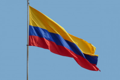 Mulher morre após incêndio em centro eleitoral na Colômbia