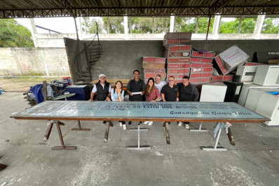 Às vésperas de implosão, ex-alunos da Gama Filho recuperam objetos do antigo curso de Arquitetura