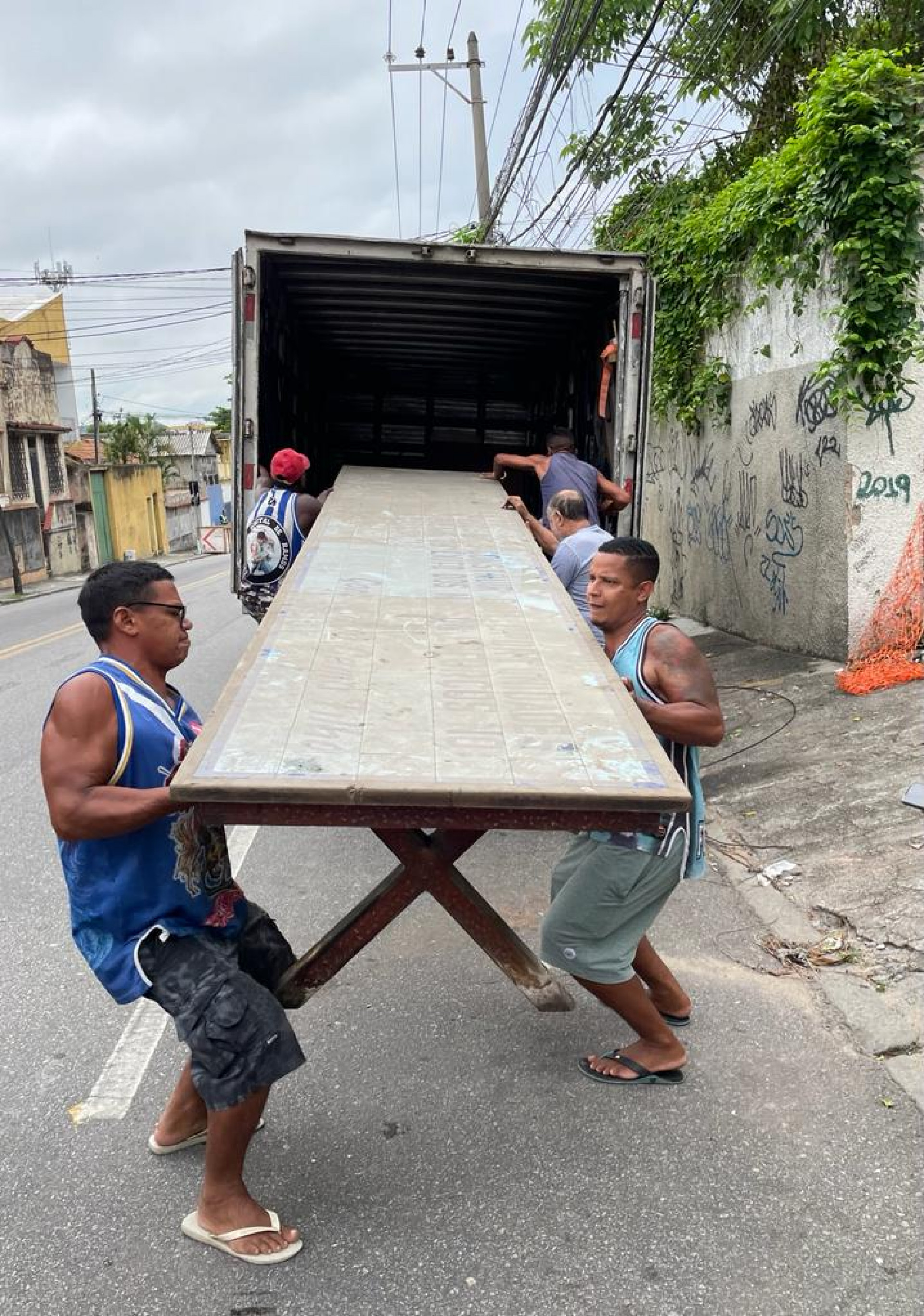 Ex-alunos da Gama Filho recuperam objetos de valor simbólico em prédio que será demolido - Reprodução / Redes Sociais