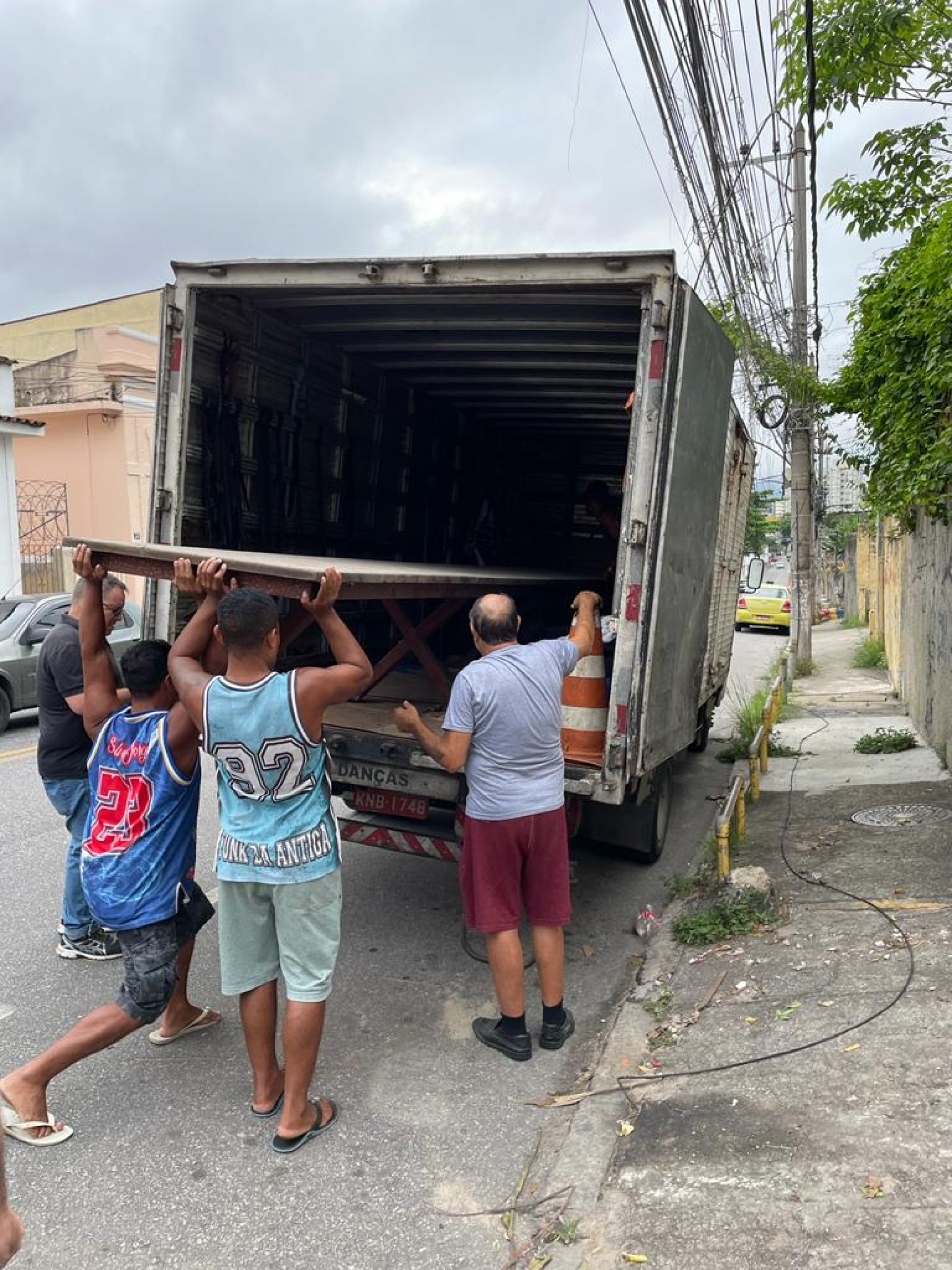 Ex-alunos da Gama Filho recuperam objetos de valor simbólico em prédio que será demolido - Reprodução / Redes Sociais