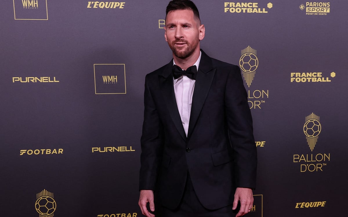 Messi dedica Bola de Ouro a Maradona: Não há melhor lugar para lhe dar os  parabéns