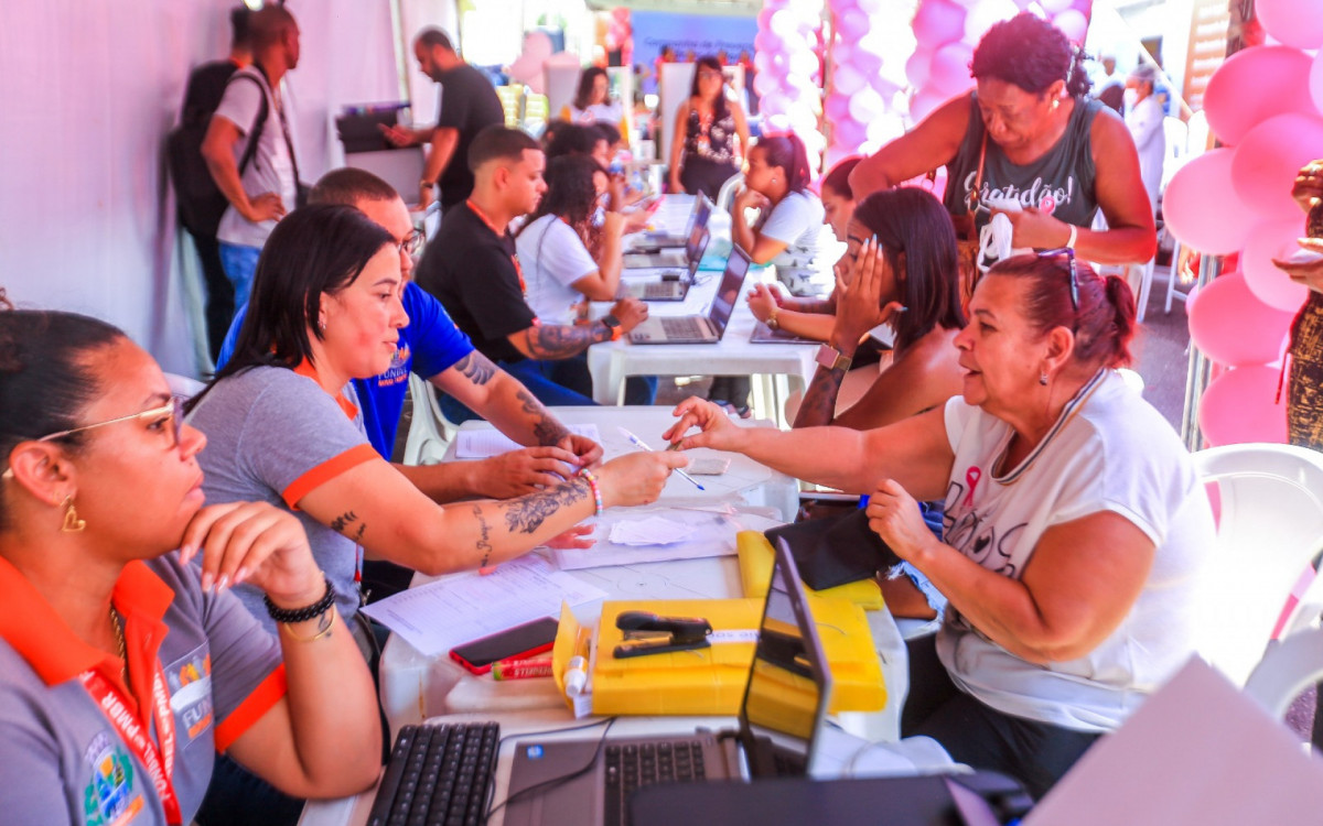 Durante o evento do Outubro Rosa, diversas serviços foram oferecidos na Clínica da Mulher