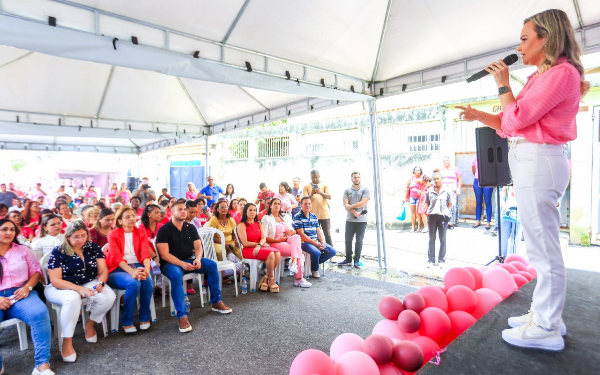 A primeira-dama e deputada federal Daniela do Waguinho enfatizou que o cuidado com a população e o trabalho pela saúde das mulheres é constante
