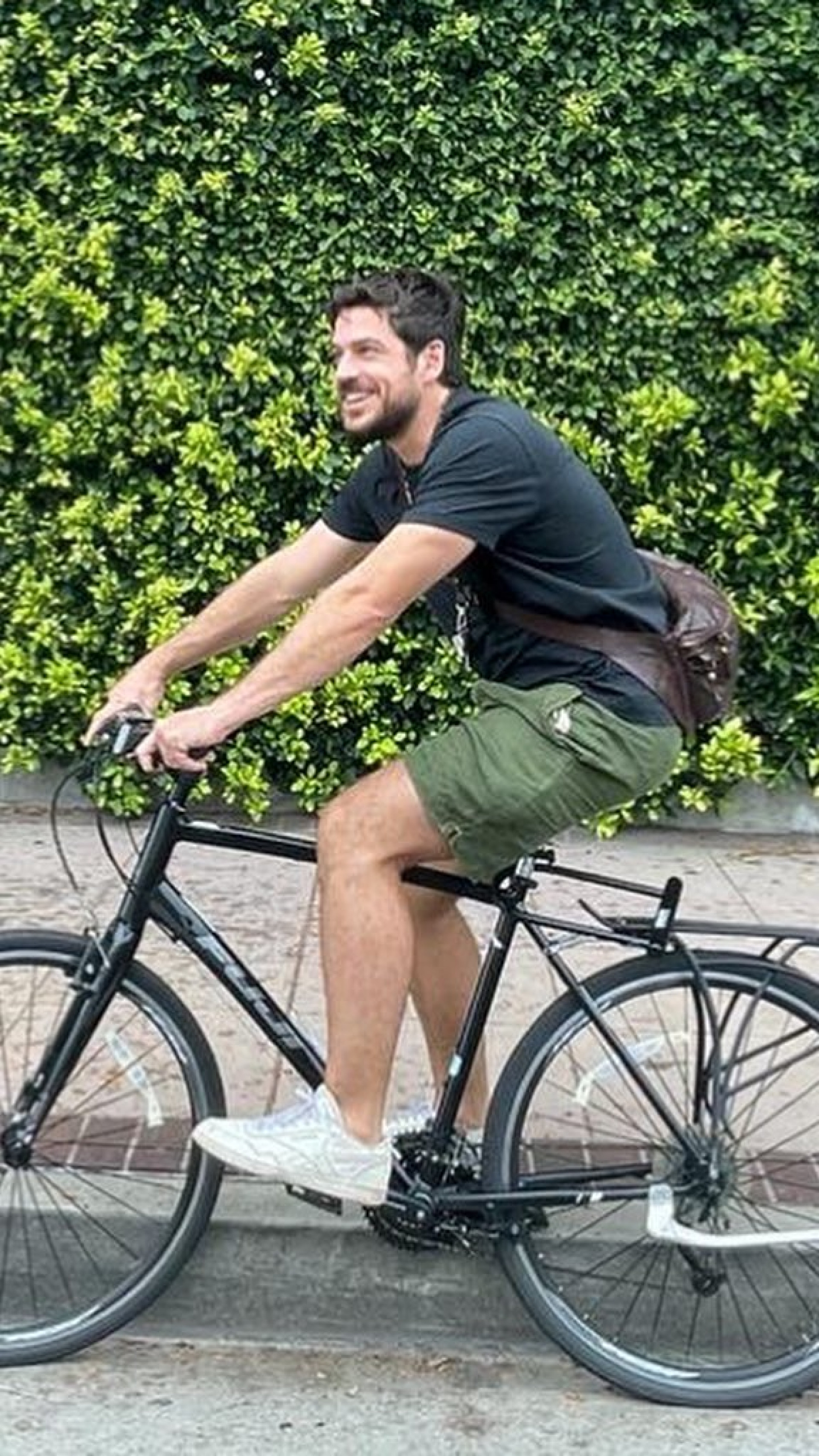 Vale lembrar que a greve em Hollywood acontece porque o sindicato, que representa mais de de 160 mil atores da TV e do cinema, est&aacute; reivindicando sal&aacute;rios mais justos no mercado e termos envolvendo o uso de intelig&ecirc;ncia artificial nas produ&ccedil;&otilde;es - Reprodu&ccedil;&atilde;o / Instagram