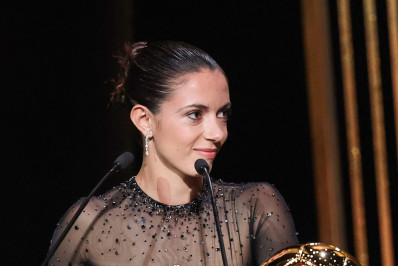 Aitana Bonmatí é eleita a melhor jogadora do mundo e leva a Bola de Ouro para casa