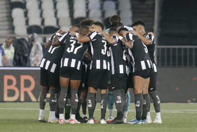 Jornalista comenta segundo turno do Botafogo e cobra evolução: 'Tem que ter serenidade, mas tem que melhorar'