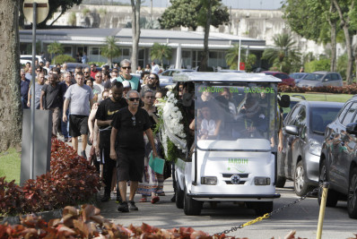 Barbeiro morto em oficina é sepultado na Zona Oeste do Rio